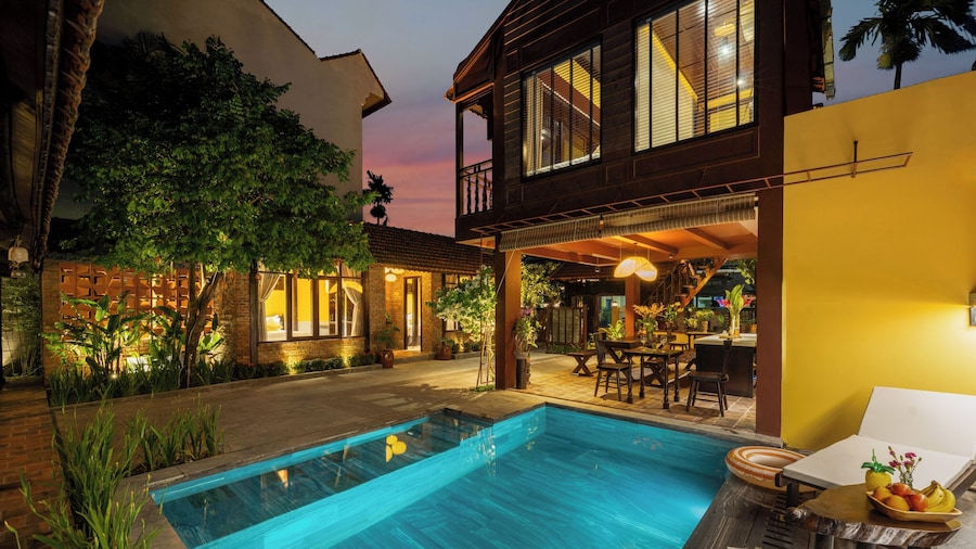 DEMIN VILLA HOI AN - Pool and BBQ Garden