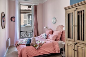 1 chambre, bureau, fer et planche à repasser, Wi-Fi gratuit