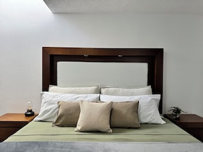 4 chambres, coffres-forts dans les chambres, bureau