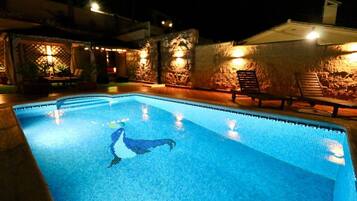 Een verwarmd zwembad