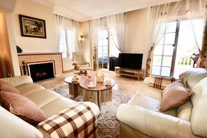 Smart TV, fireplace, offices