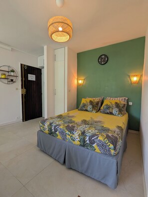 1 bedroom, iron/ironing board, travel cot, free WiFi