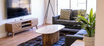 Harry's Place -Easy Access Stay