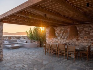 تناول الطعام بالخارج