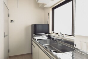 Apartament | Cuina privada | Frigorífic gran, microones, forn i placa de cuina 