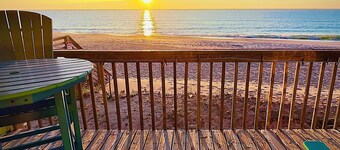 The Endless Wave: Oceanfront Condo, Sunrise View, Pool, 1-mile to Dining & Pier