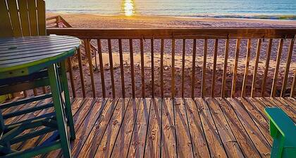 The Endless Wave: Oceanfront Condo, Sunrise View, Pool, 1-mile to Dining & Pier