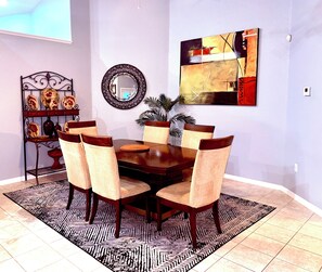 Dining - Peaceful, Relaxing & Quiet Home With A Private Fenced Yard In Ocala-Pet Friendly (Ocala)