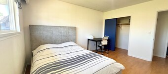 Beautiful Place 3 Bedrooms with Kitchen and Laundry Near Airport, Transit & Mall