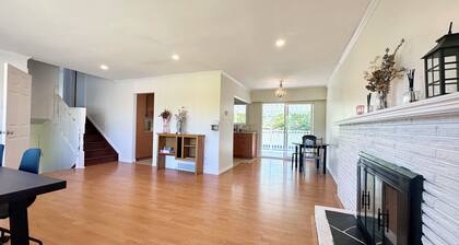 Beautiful Place 3 Bedrooms with Kitchen and Laundry Near Airport, Transit & Mall