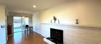 Beautiful Place 3 Bedrooms with Kitchen and Laundry Near Airport, Transit & Mall