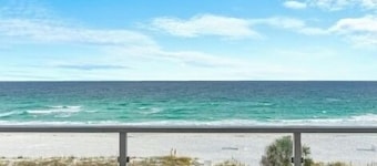 Charming 2-bedroom condo heated pool, hot tub, fitness room —on beach—Destin