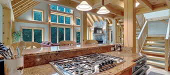 Black Bear Bungalow- with Hot tub