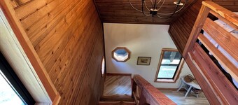 The Whippoorwill Retreat Cabin – A Hillside Haven for Gatherings and Getaways