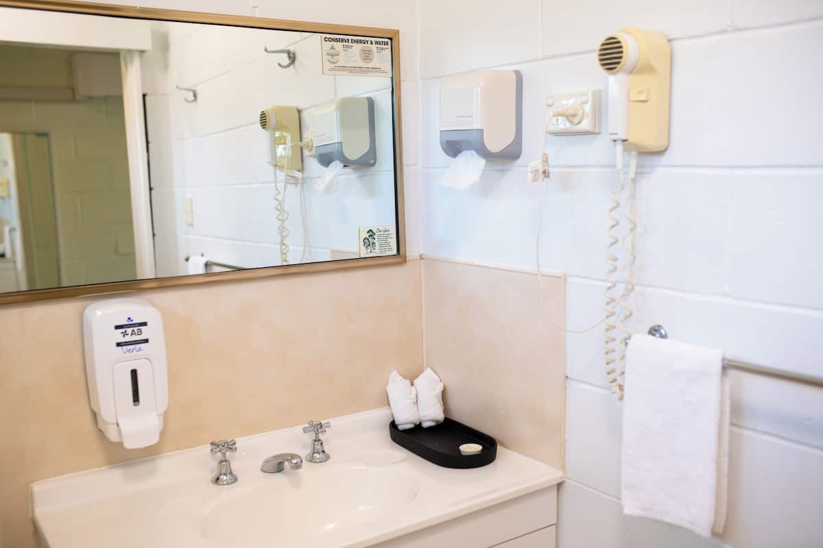 Family Triple Room | Desk, laptop workspace, iron/ironing board, free WiFi