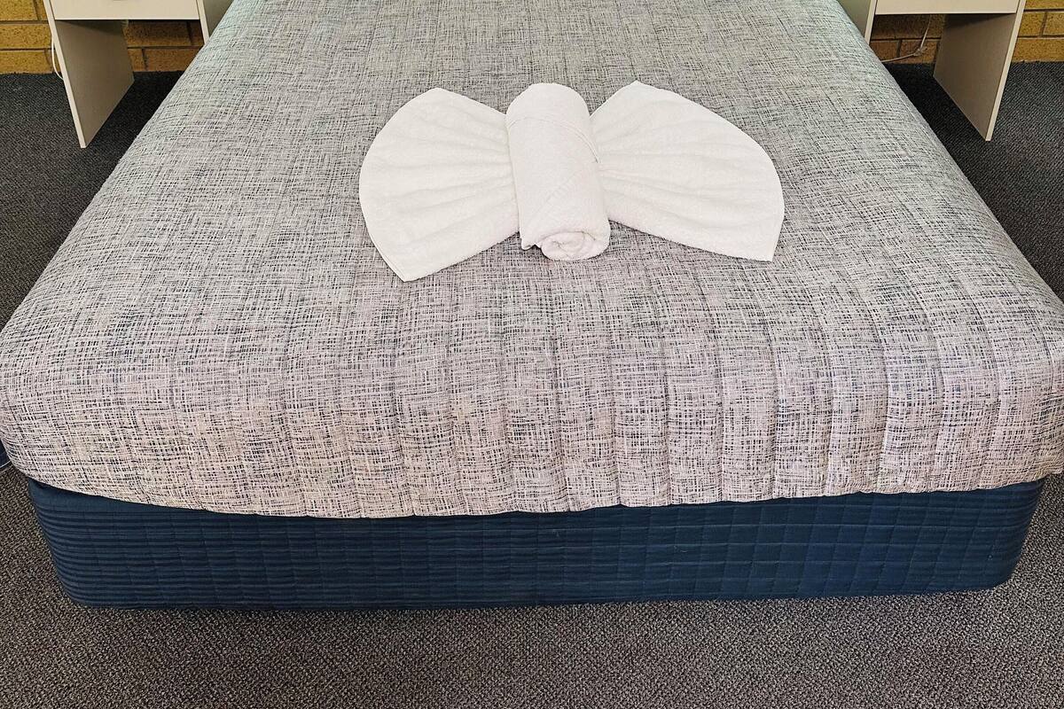 Deluxe Double Room, Mobility Accessible | Desk, laptop workspace, iron/ironing board, free WiFi