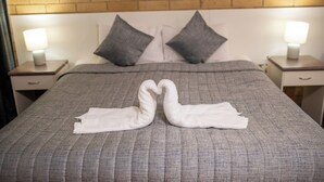 Deluxe Room, 1 King Bed