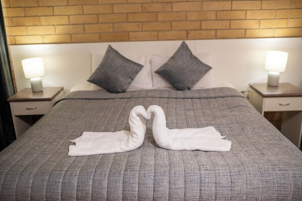 Deluxe Room, 1 King Bed | Desk, laptop workspace, iron/ironing board, free WiFi