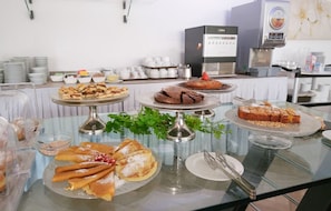 Desayuno de autoservicio incluido todos los días