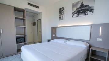 Couette en duvet d'oie, coffres-forts dans les chambres, bureau