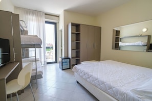 Comfort Quadruple Room, Balcony