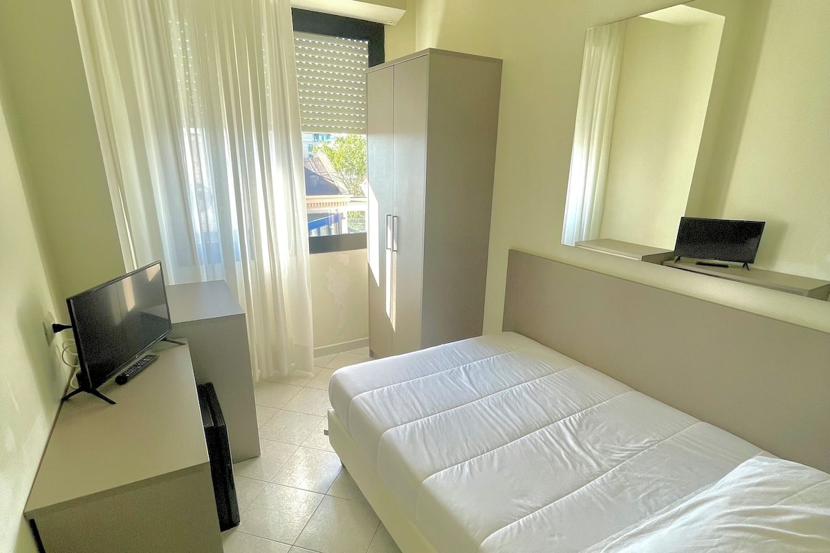 Classic Single Room | Egyptian cotton sheets, premium bedding, down comforters, in-room safe