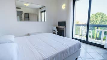 Comfort Double Room, Balcony | Egyptian cotton sheets, premium bedding, down comforters, in-room safe