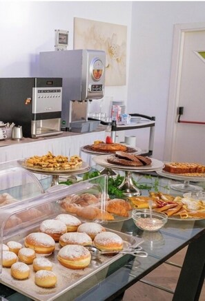 รวมอาหารเช้าแบบบริการตนเอง ทุกวัน