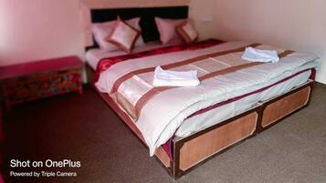 Deluxe Cottage, Lake View | Cadar kapas Mesir, peralatan tempat tidur premium, busa memori, meja