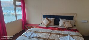 Deluxe-mökki, järvinäköala | Egyptinpuuvillaiset lakanat, ylelliset vuodevaatteet