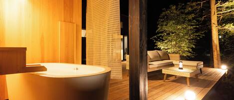 Separate bathtub and shower