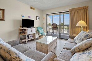 Apartment, 2 Queen-Betten, Balkon, Meerblick (Sea Cloisters 203B) | Wohnbereich