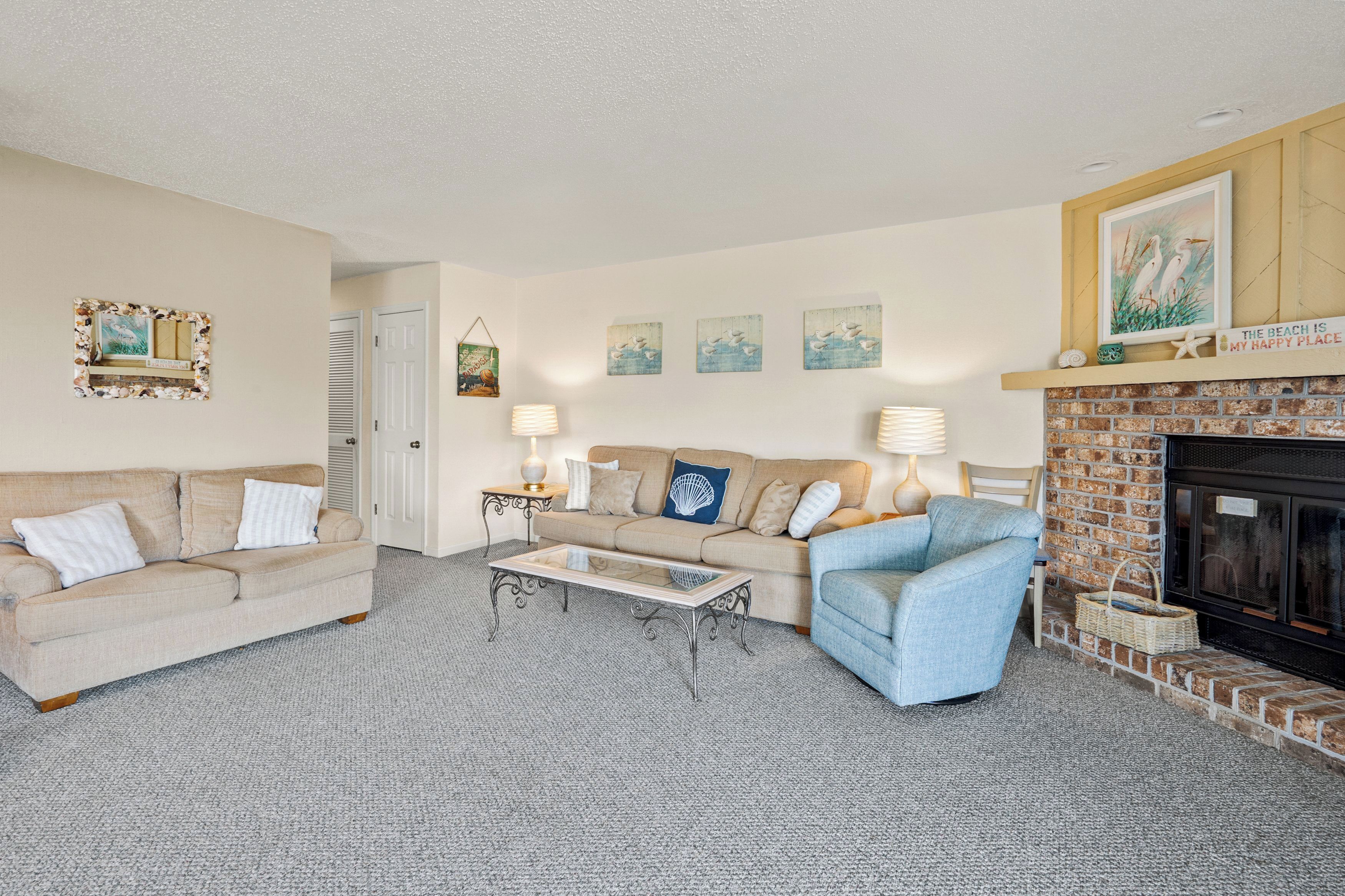 Apartment, Mehrere Betten, Whirlpool (Tilghman Lakes B3) | Wohnbereich
