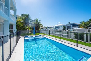 Unclassified image, 2 of 50, button