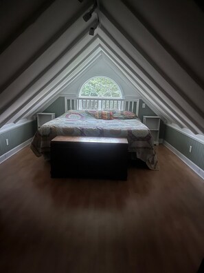 3 slaapkamers, een strijkplank/strijkijzer, gratis wifi, beddengoed