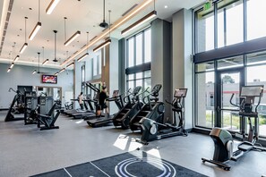 Fitness facility - Blueground | Ingold - Milldale, pool, nr Bayfront Park (Burlingame)