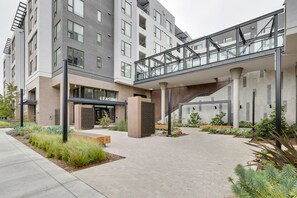 Exterior - Blueground | Ingold - Milldale, pool, nr Bayfront Park (Burlingame)