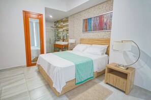 2 chambres, bureau, fer et planche à repasser, accès au Wi-Fi (inclus)