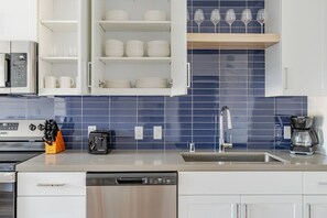 Frigorífic, microones, forn i placa de cuina 