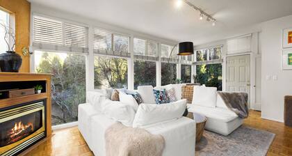 Elegant 1913 Heritage Home in Best Neighborhood Close to Downtown Victoria