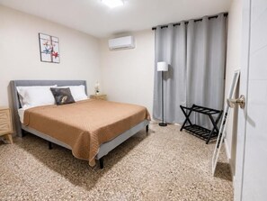 3 bedrooms, iron/ironing board, WiFi (free), bed sheets