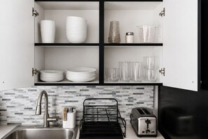 Coffee/tea maker, fridge, microwave, oven