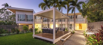 Picnic Bay Hotel
