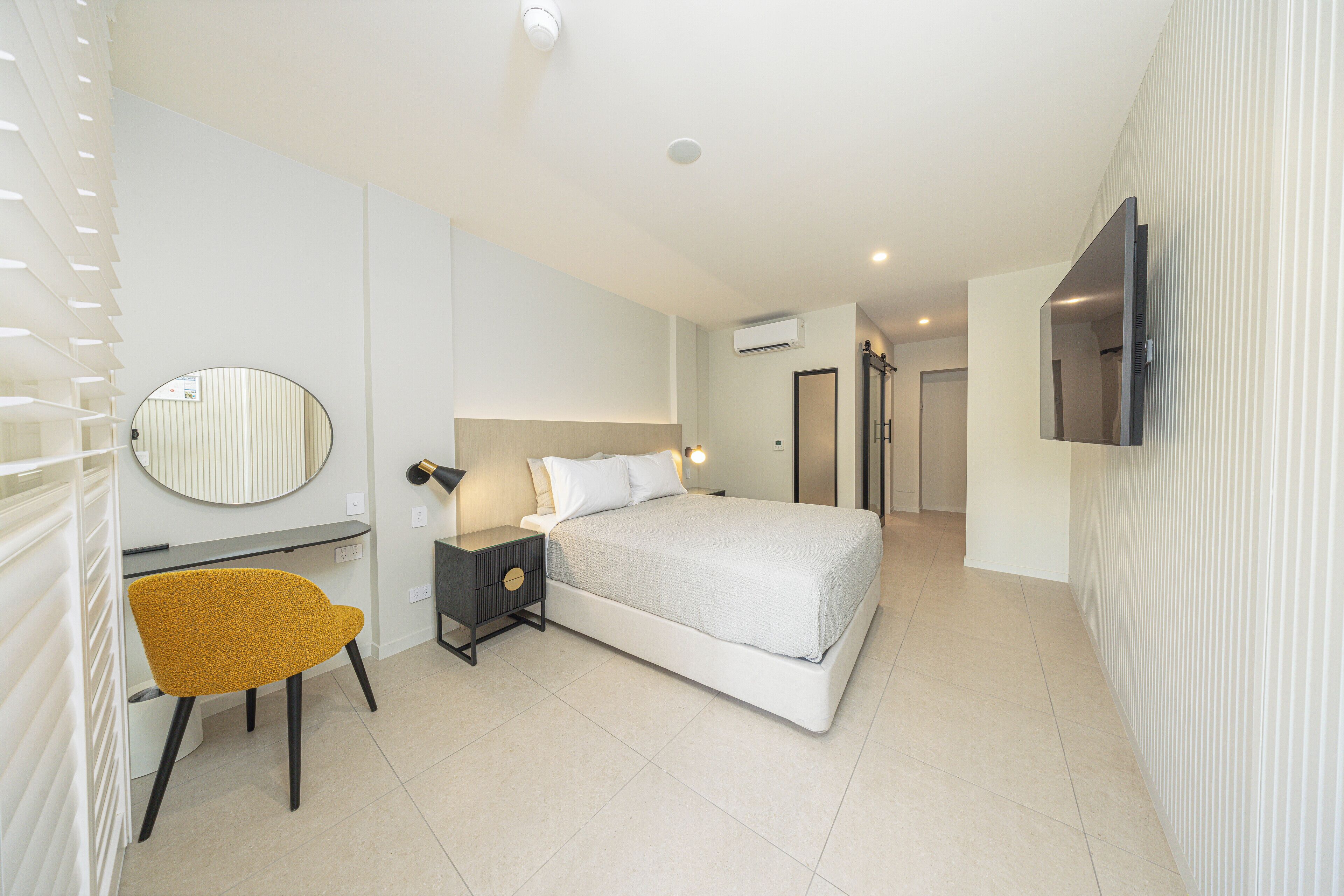 Comfort Double Room, Garden View | Minibar, in-room safe, desk, laptop workspace