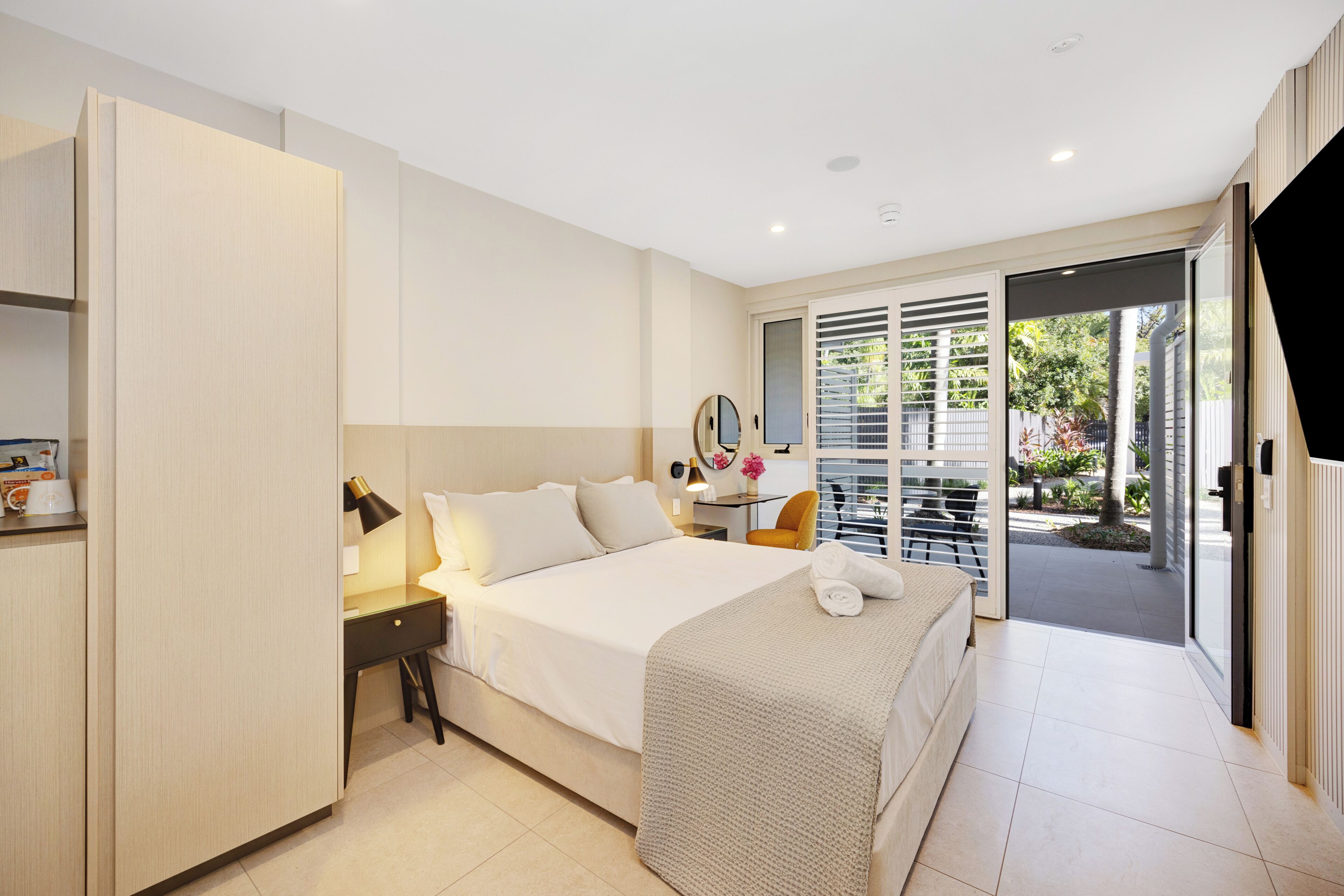 Phòng (Garden Accessible Room) | Nệm có lớp đệm bông, minibar, két bảo mật tại phòng, bàn 