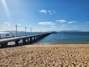 Exterior - Picnic Bay Hotel (Picnic Bay)