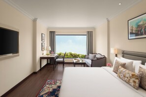 Minibar, Schreibtisch, laptopgeeigneter Arbeitsplatz