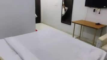 Basic Double Room | Desk, free WiFi