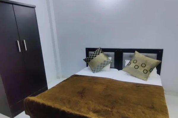 Basic Double Room | Desk, WiFi (free)