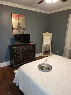 Iron/ironing board, WiFi, bed sheets